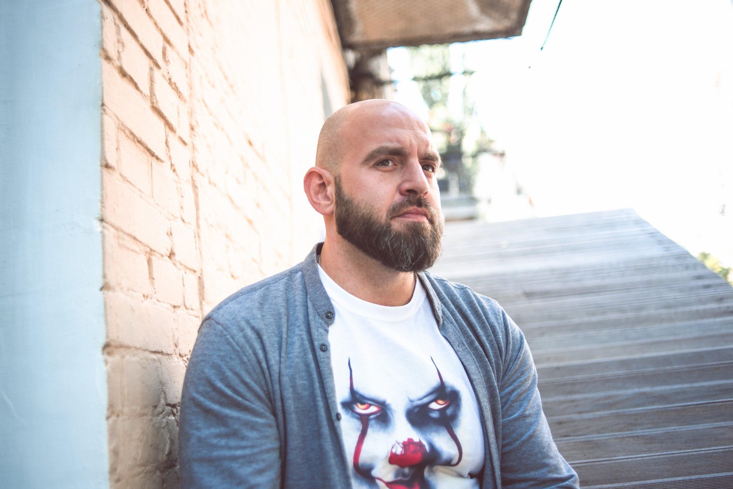 Журналист Казарин признался, что в первые дни аннексии Крыма получил российский паспорт Журналист Казарин признался, что в первые дни аннексии Крыма получил российский паспорт