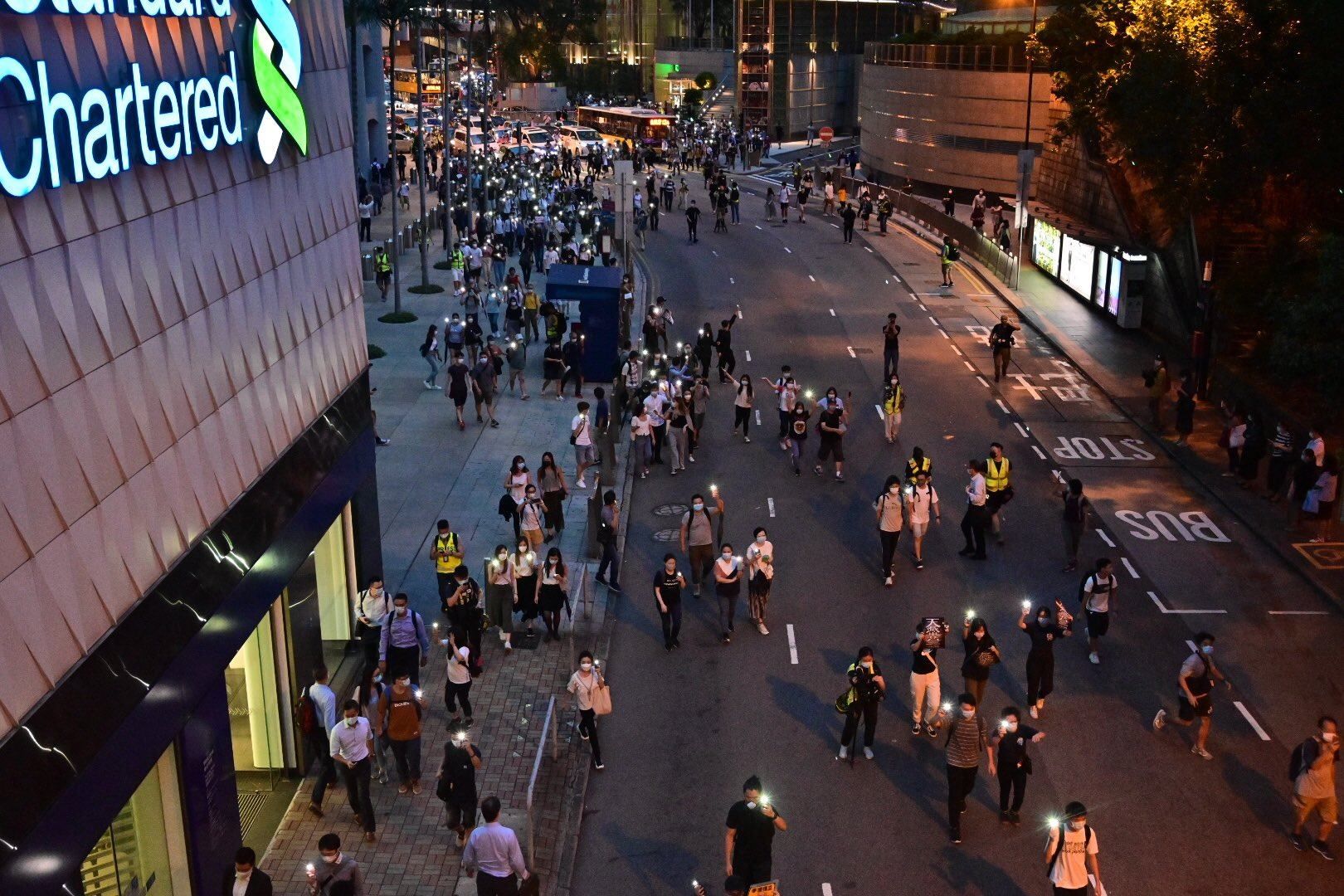 В Гонконге возобновились протесты в память о страшных событиях прошлого года: фото, видео В Гонконге возобновились протесты в память о страшных событиях прошлого года: фото, видео
