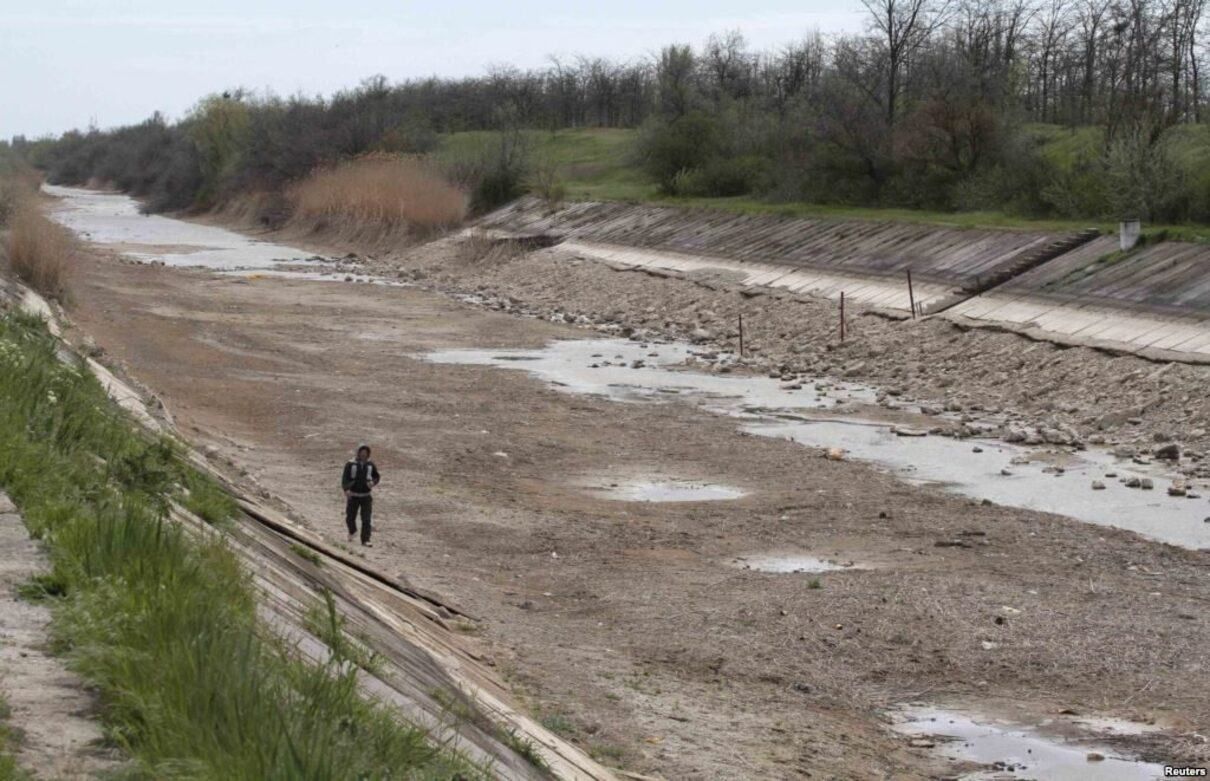 Хранилища в Симферополе обмелели, оккупанты подают артезианскую воду из скважин