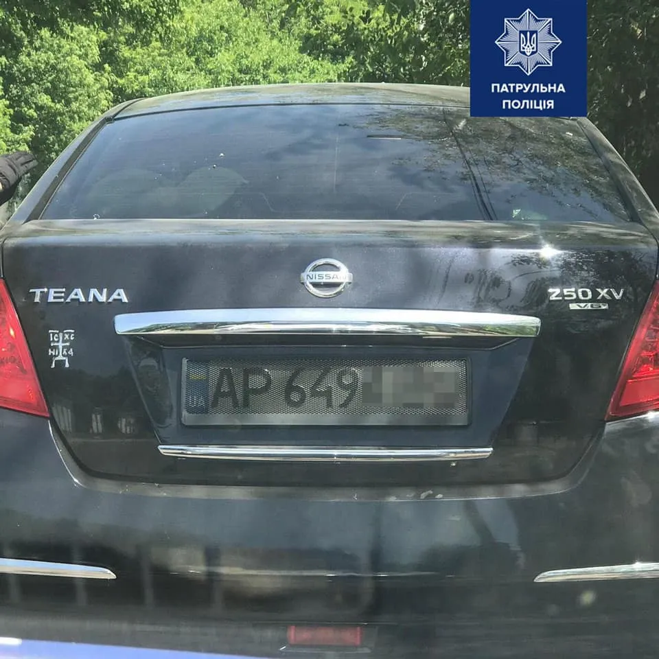 Прикривання номерів сіткою Прикривання номерів сіткою