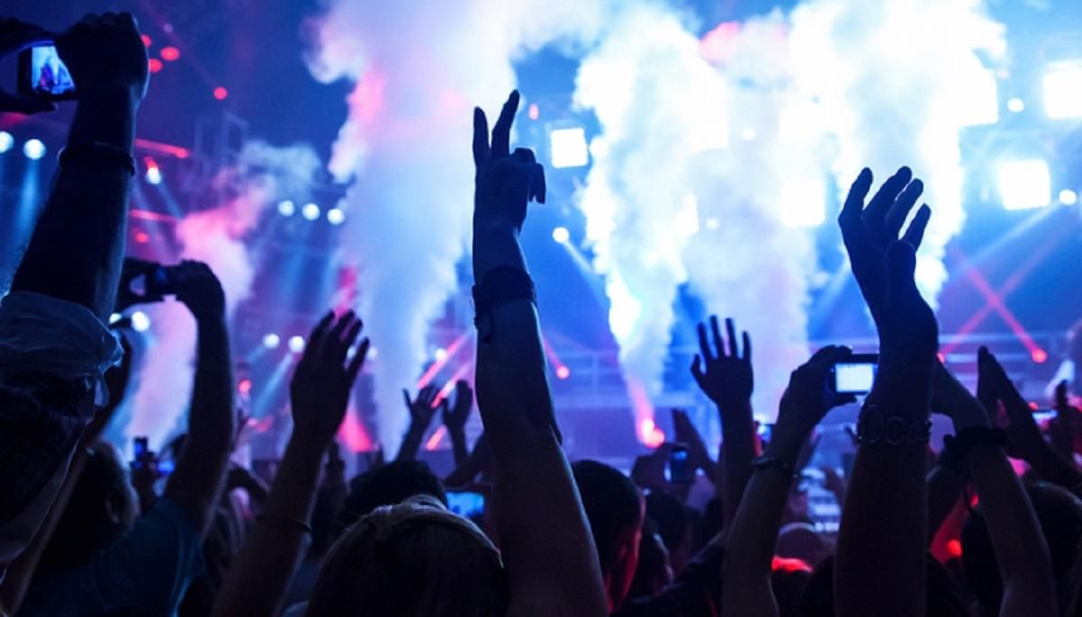 В Одесі й Києві відкрили нічні клуби, куди під час карантину прийшли сотні людей: відео В Одесі й Києві відкрили нічні клуби, куди під час карантину прийшли сотні людей: відео