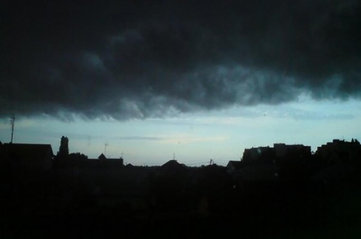 Смерч и ураган в Макеевке и Донецке 13 июня 2020: видео Смерч и ураган в Макеевке и Донецке 13 июня 2020: видео