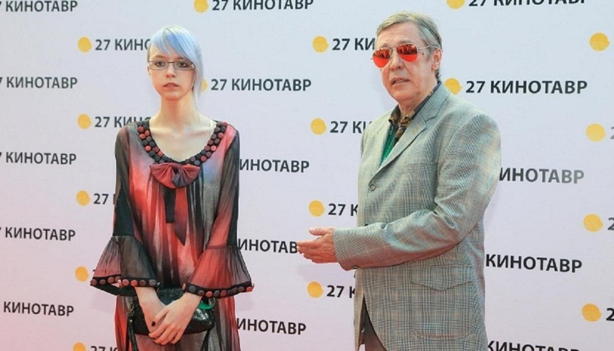 Дочка Єфремова звернулася до сім'ї загиблого в ДТП і розповіла про своє життя після аварії Дочка Єфремова звернулася до сім'ї загиблого в ДТП і розповіла про своє життя після аварії