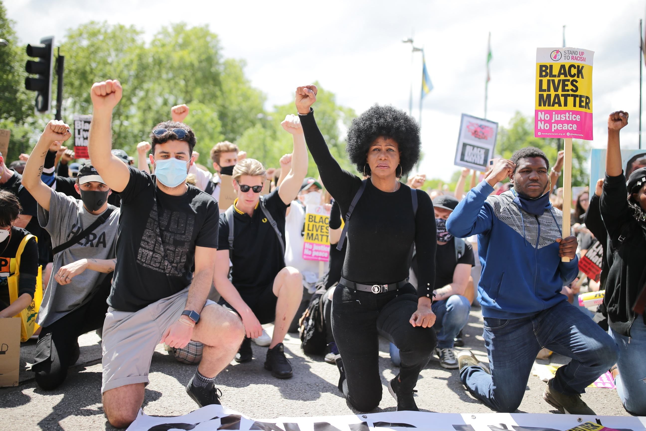 У Лондоні розпочалися масові протести, попри пандемію COVID-19 У Лондоні розпочалися масові протести, попри пандемію COVID-19