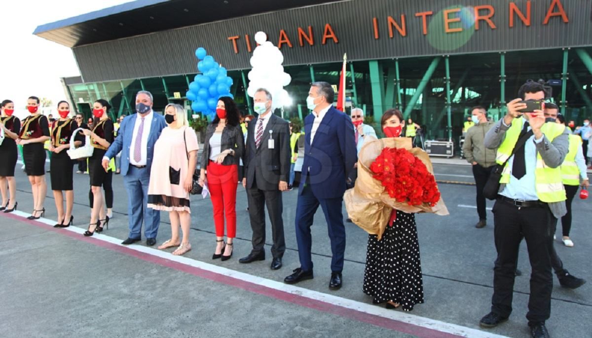 Албанія першою в Європі відновила подорожі: перших туристів зустріли з урочистостями – фото