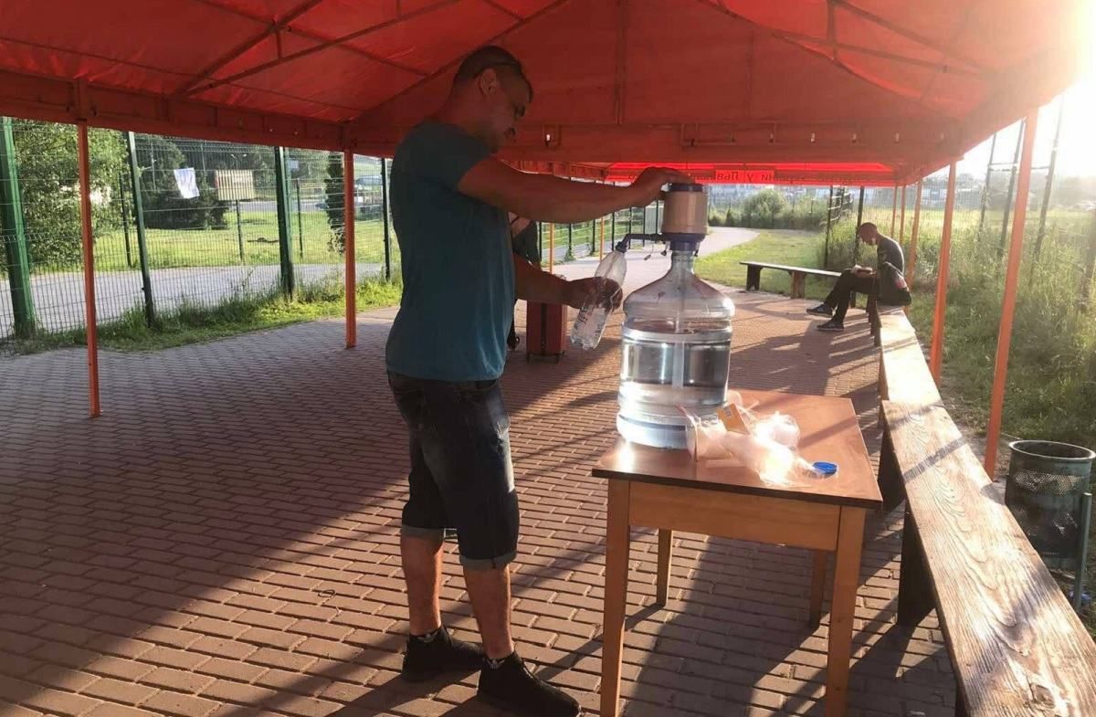 Очереди на границе с Польшей: спасатели установили две палатки Очереди на границе с Польшей: спасатели установили две палатки