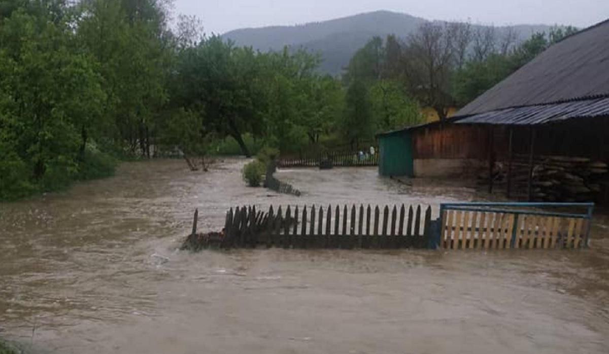 Непогода на Буковине и Прикарпатье - фото, видео затоплений