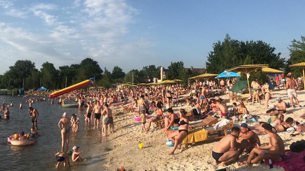 Відкрили купальний сезон: у Харкові пляжі переповнені людьми – фоторепортаж