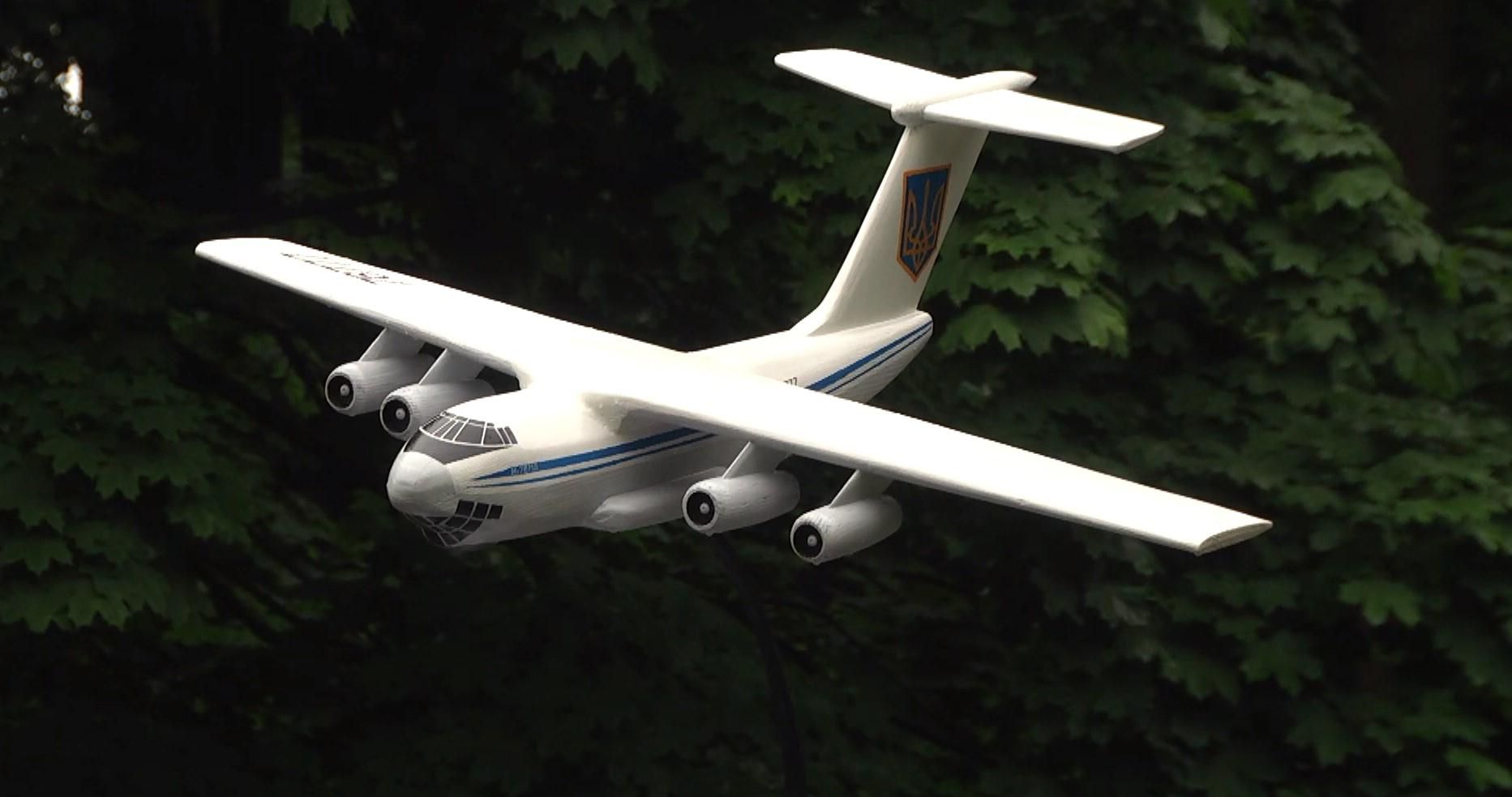 Копию сбитого оккупантом самолета Ил-76 установили во Львове: фото, видео Копию сбитого оккупантом самолета Ил-76 установили во Львове: фото, видео