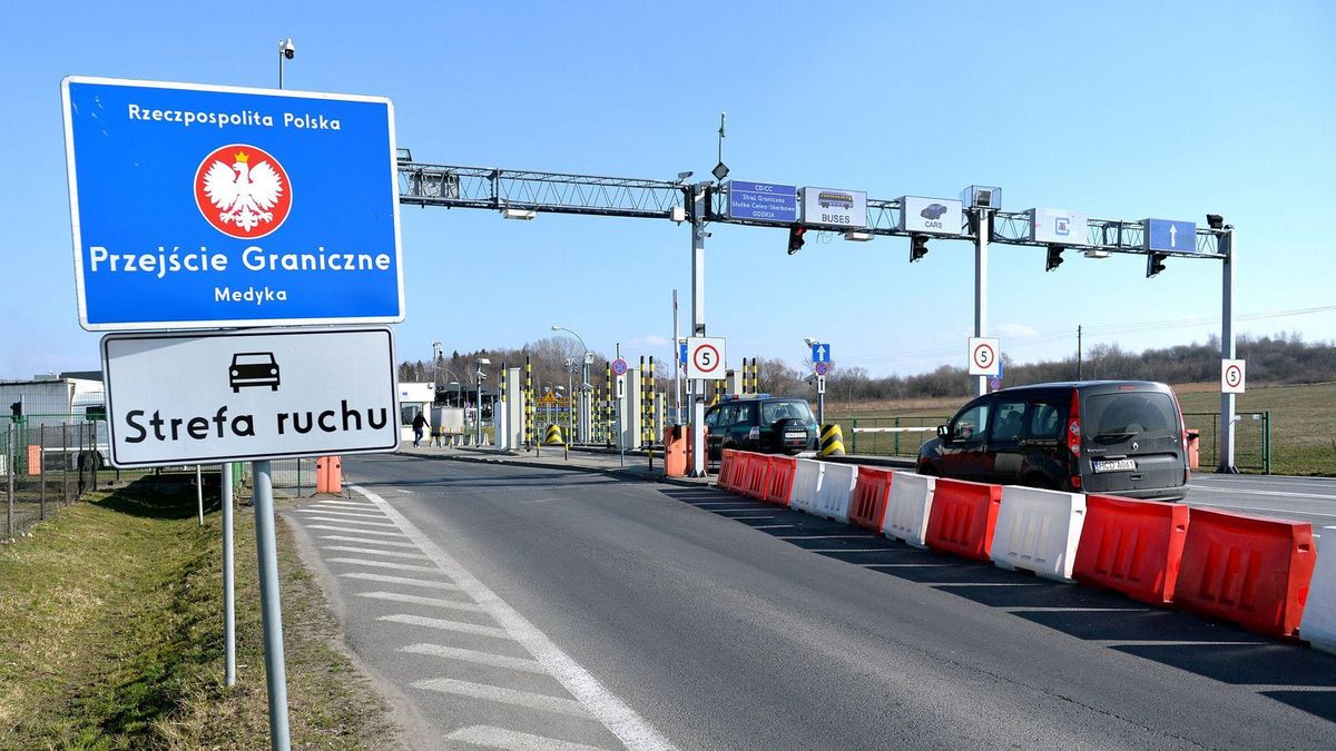 Чи можуть українці повернутися з Польщі і не проходити обсервацію: відповідь МОЗ Чи можуть українці повернутися з Польщі і не проходити обсервацію: відповідь МОЗ