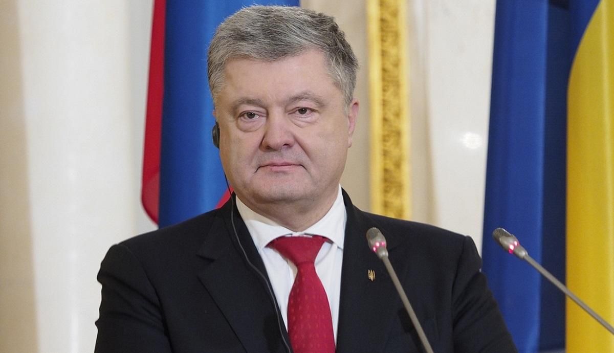 Порошенко пришел на повторный допрос по делу об аннексии Крыма: видео Порошенко пришел на повторный допрос по делу об аннексии Крыма: видео