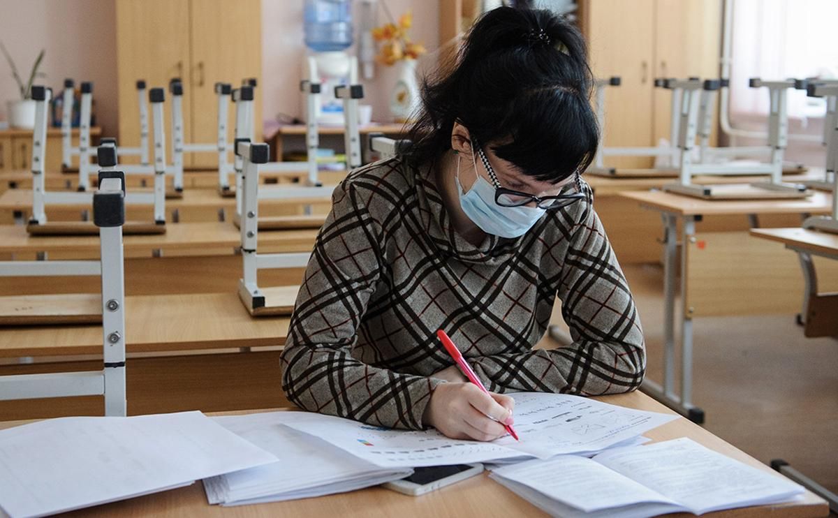 В Киеве директор школы не призналась, что больна коронавирусом, и общалась с людьми