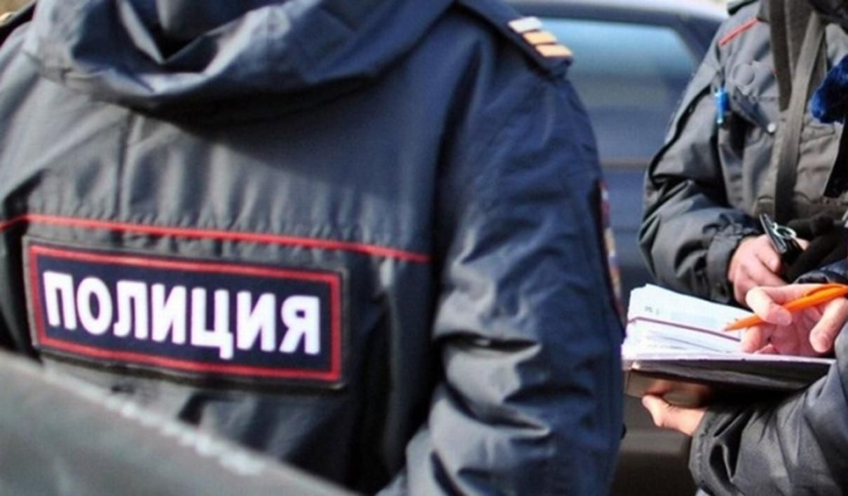 У Росії поліцейський душив підлітка за гучну музику – відео 