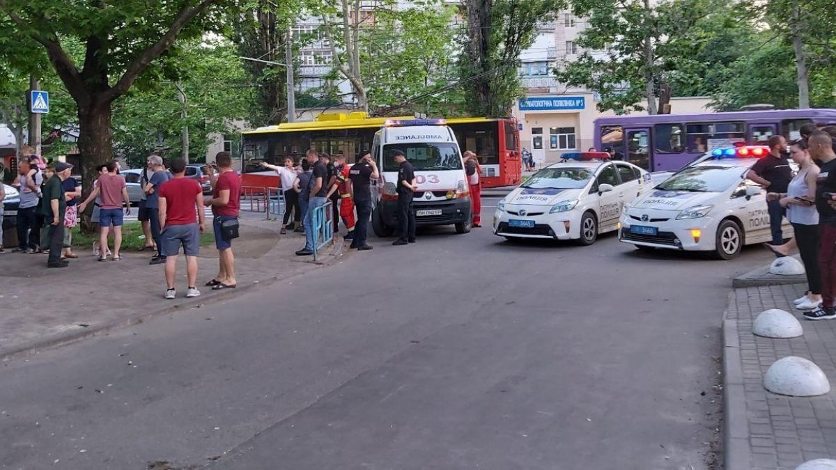 Авто едва не протаранило детскую площадку в Одессе: у водителя случился инсульт Авто едва не протаранило детскую площадку в Одессе: у водителя случился инсульт