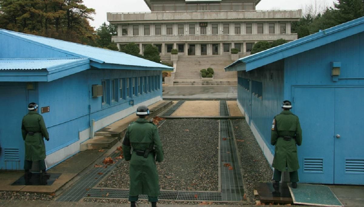 КНДР підірвала офіс, яким проходив зв'язок з Південною Кореєю КНДР підірвала офіс, яким проходив зв'язок з Південною Кореєю