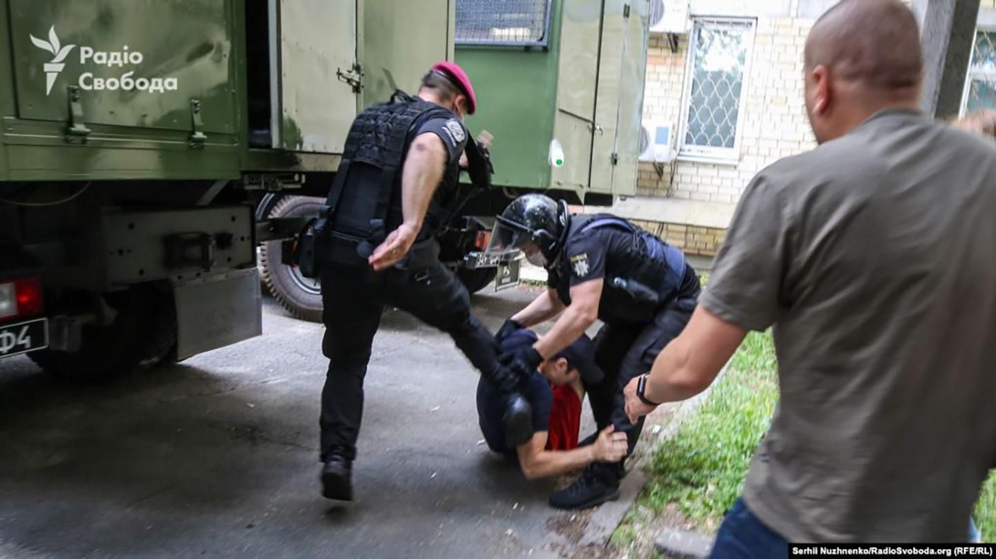 Избиение полицейскими активиста на акции по делу Стерненко: пострадавшим оказался ветеран АТО