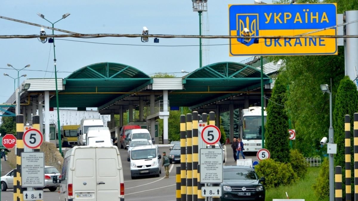 Через "Шегині" на кордоні з Польщею відновили рух автотранспорту 