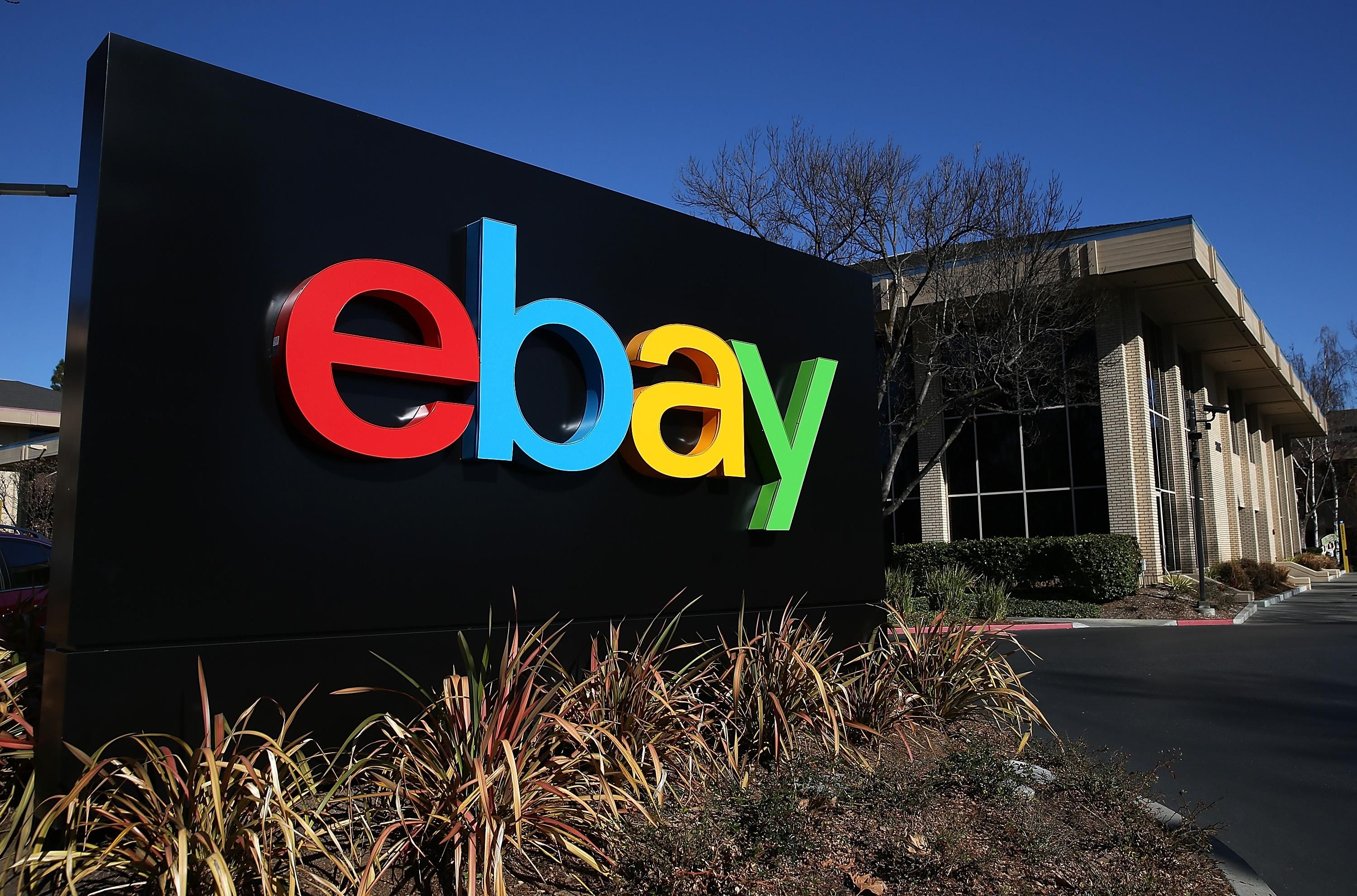 Працівники eBay розсилали блогерам тарганів, бо ті критикували майданчик