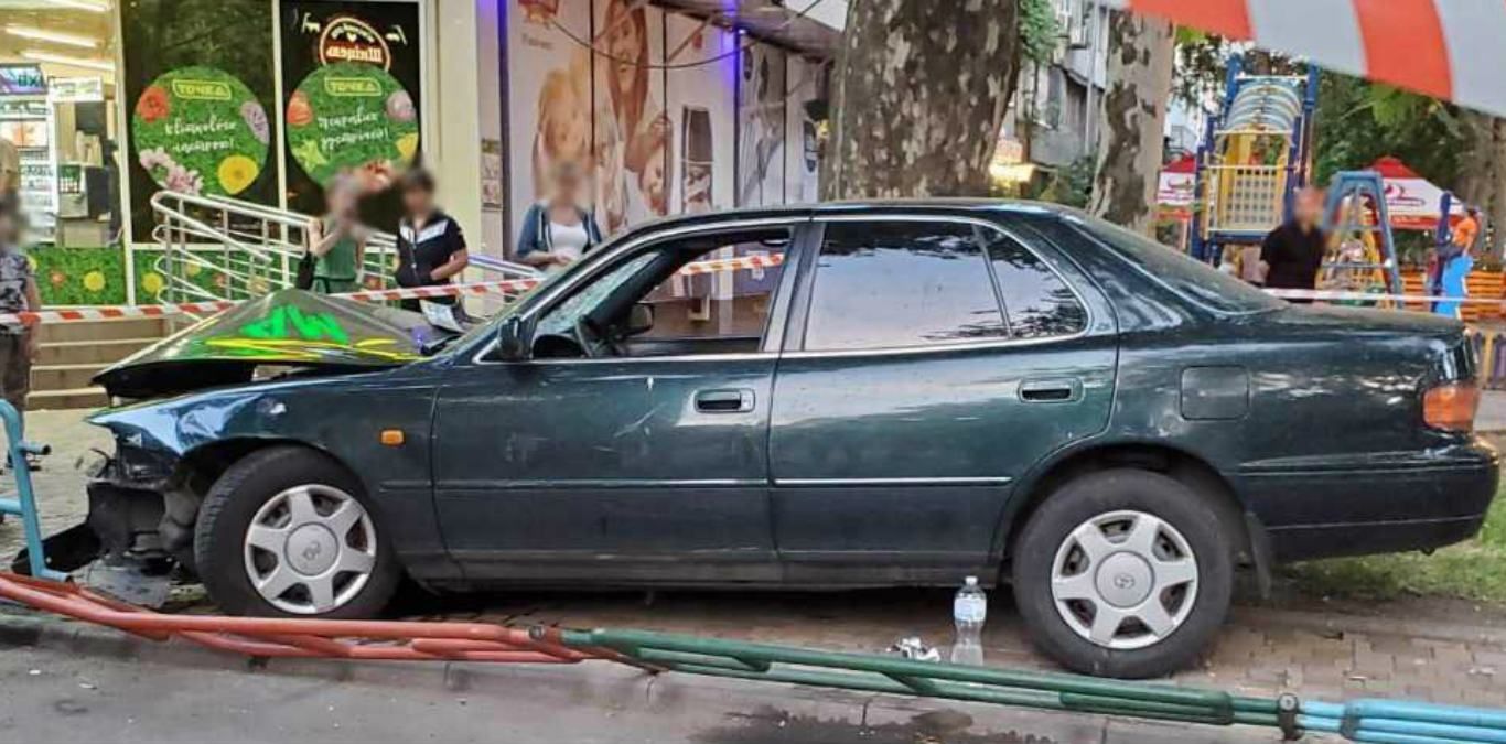 В Одесі помер водій, якого побили перехожі після аварії – відео