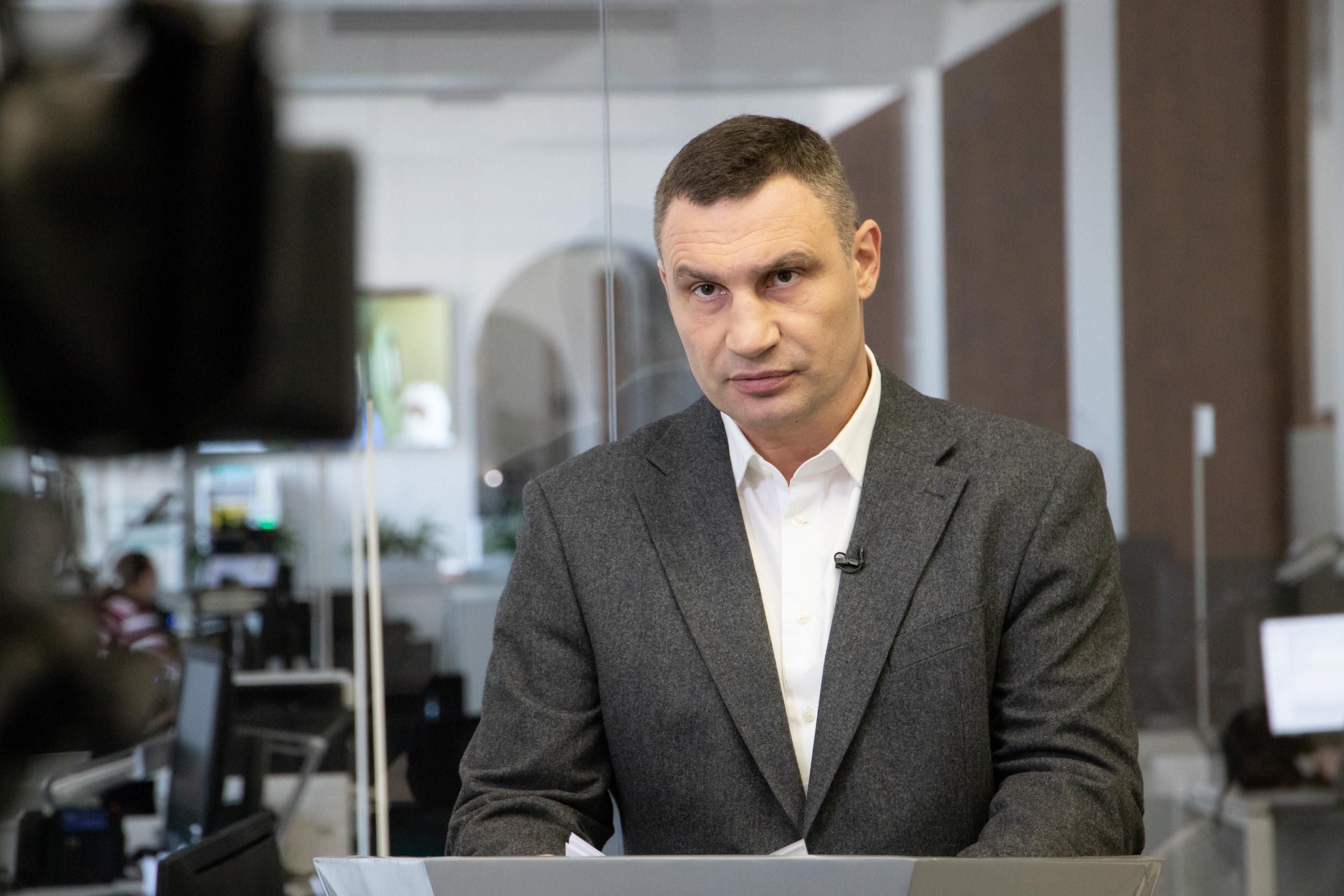 "Трохи сенсацій": Кличко з гумором відреагував на свою обмовку про "піс*ку" – відео "Трохи сенсацій": Кличко з гумором відреагував на свою обмовку про "піс*ку" – відео