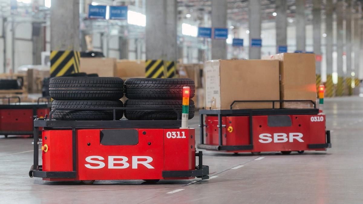 "Нова Пошта" тестує роботизовані візки для перевезення вантажів – відео