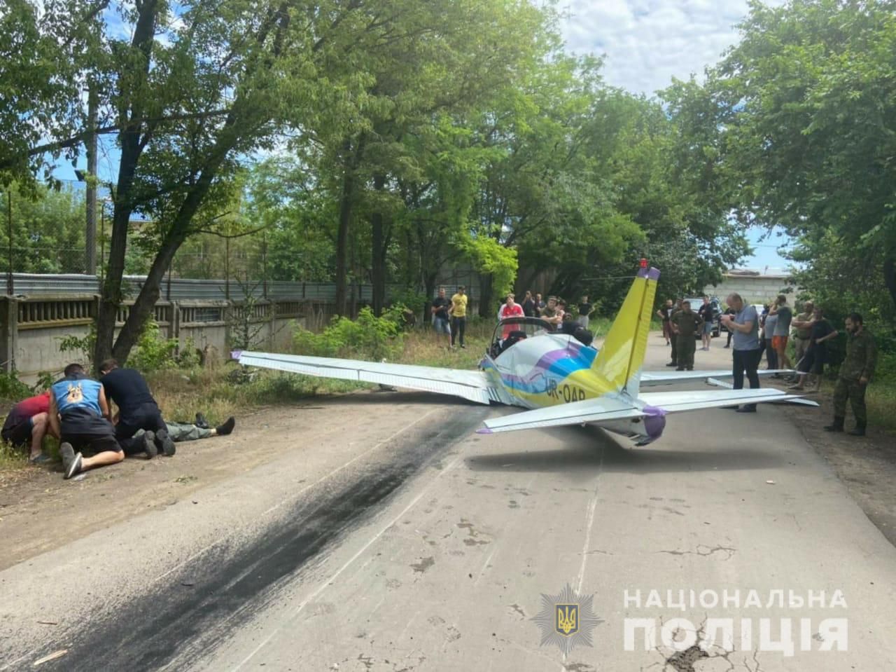 В Одессе упал самолет 17 июня 2020 возле Метро: есть жертвы – видео, фото