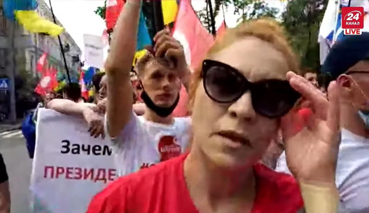Я не знаю Авакова, – фанатка Шарія осоромилась на мітингу в центрі Києва