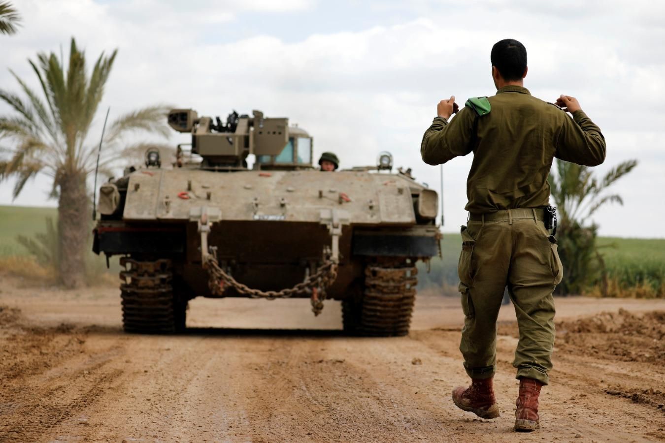 Солдат і танк у Африці Солдат і танк у Африці