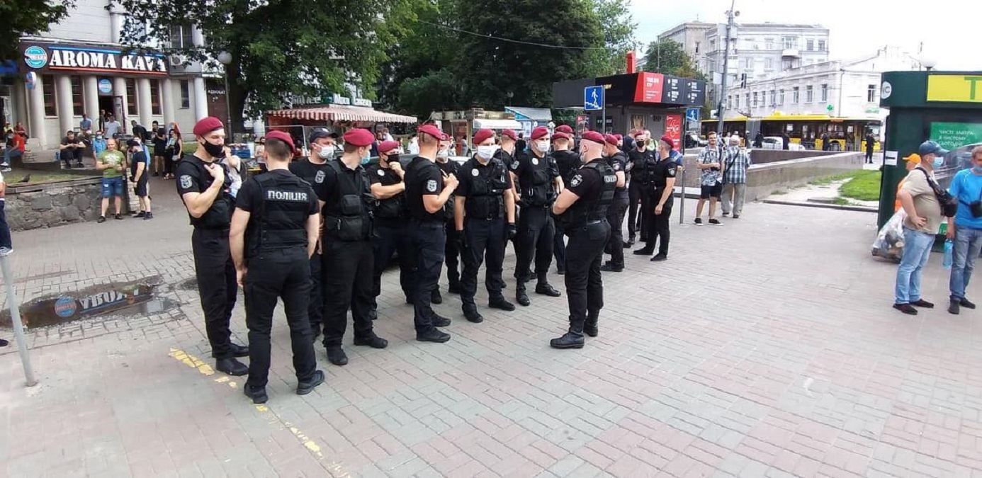 Полиция начала служебное расследование из-за избиения активиста под ОП Полиция начала служебное расследование из-за избиения активиста под ОП