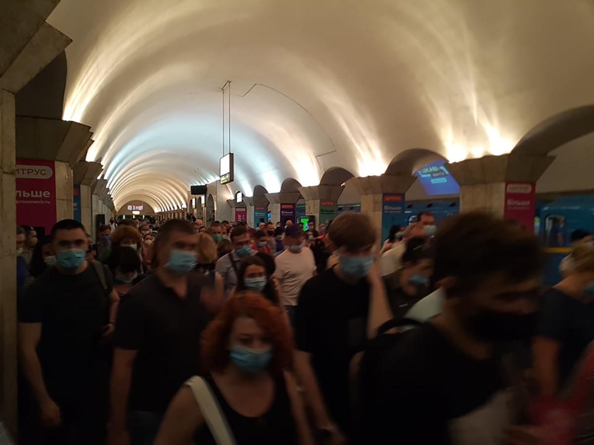 Яблуку ніде впасти: яка ситуація із транспортом у Києві – фото