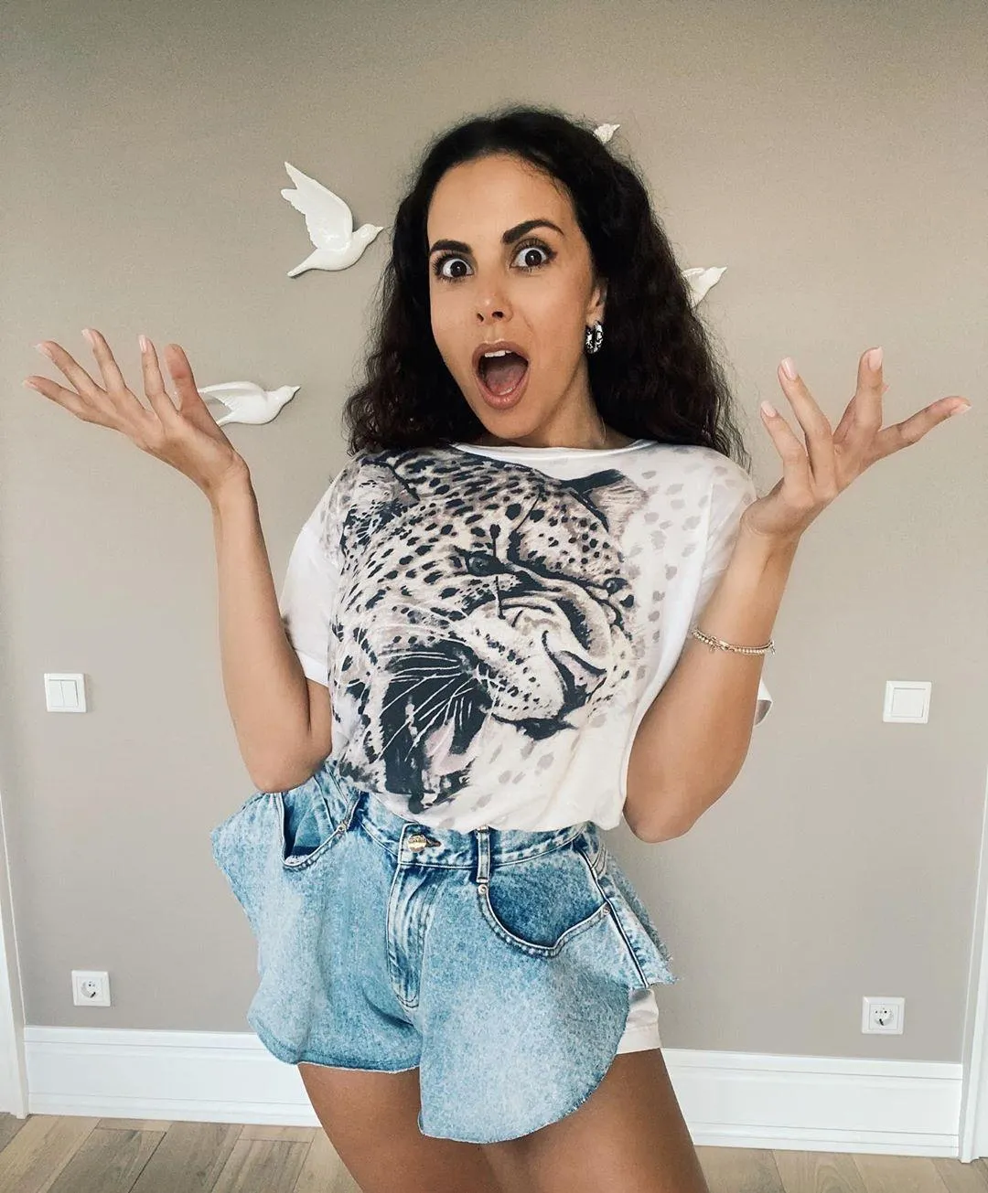 настя каменських у провокативних шортах настя каменських у провокативних шортах