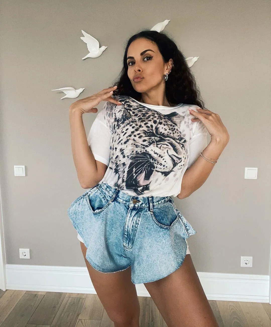 настя каменських у провокативних шортах настя каменських у провокативних шортах