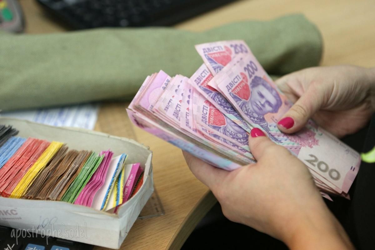 Зарплата в Україні зростати поки не буде