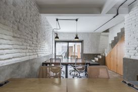 Білий лофт: в Мексиці креативно оновили інтер'єр історичного будинку – фото