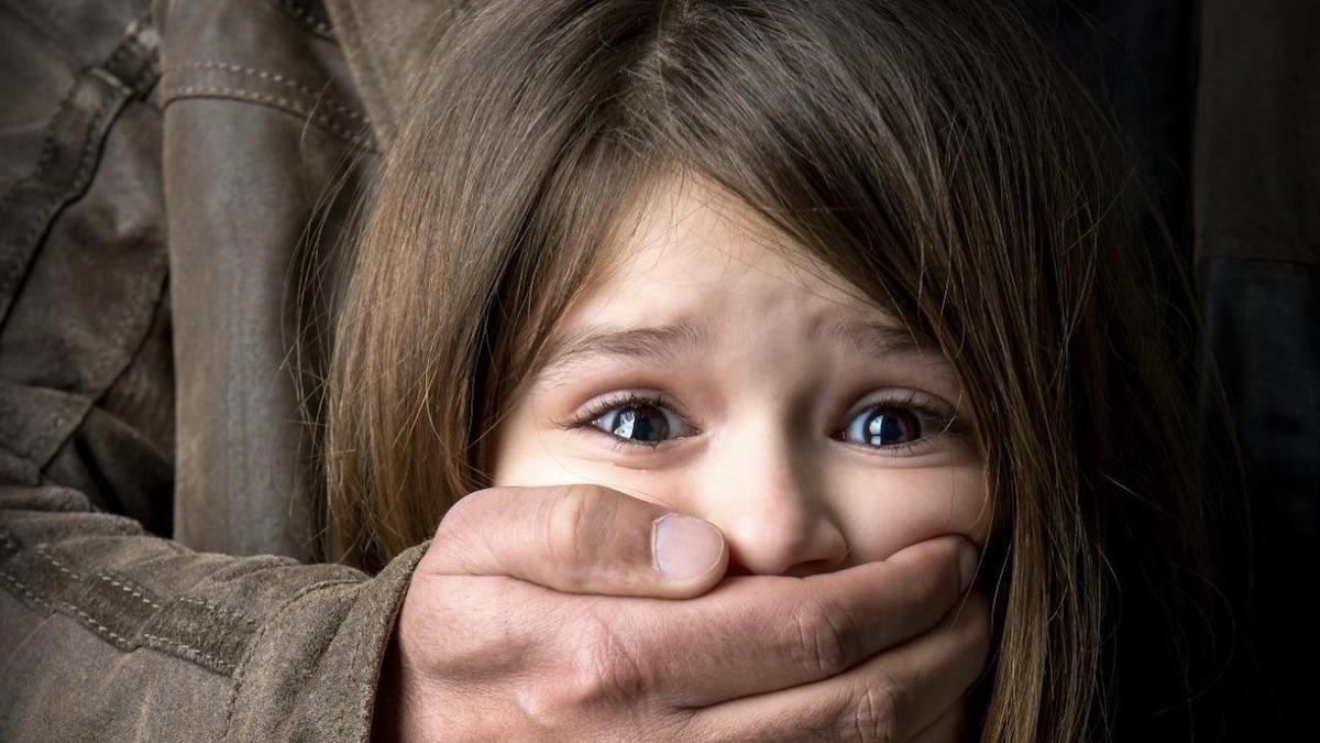 На Харківщині чоловік намагався зґвалтувати 13-річну дівчинку