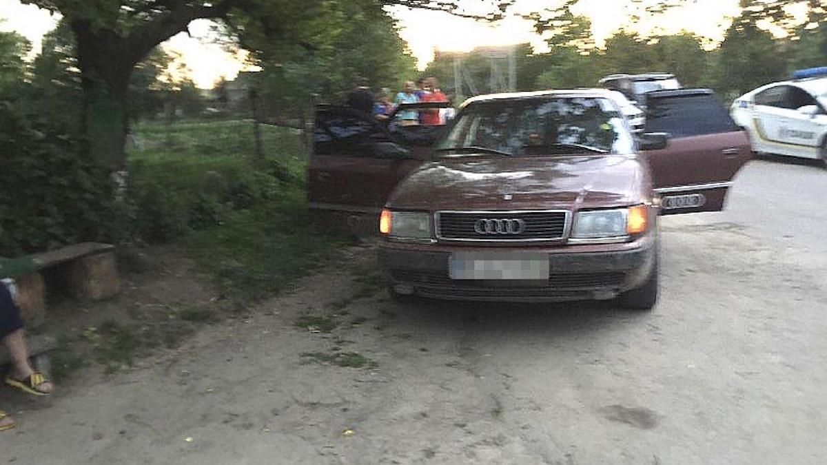 У селі Бобрин школяр збив насмерть дитину: фото У селі Бобрин школяр збив насмерть дитину: фото