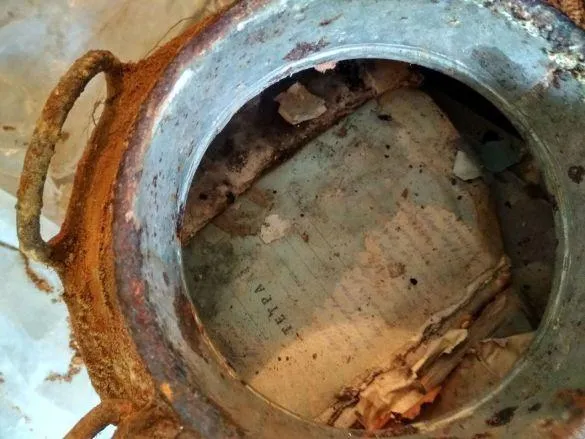 Бідон з архівними документами Бідон з архівними документами