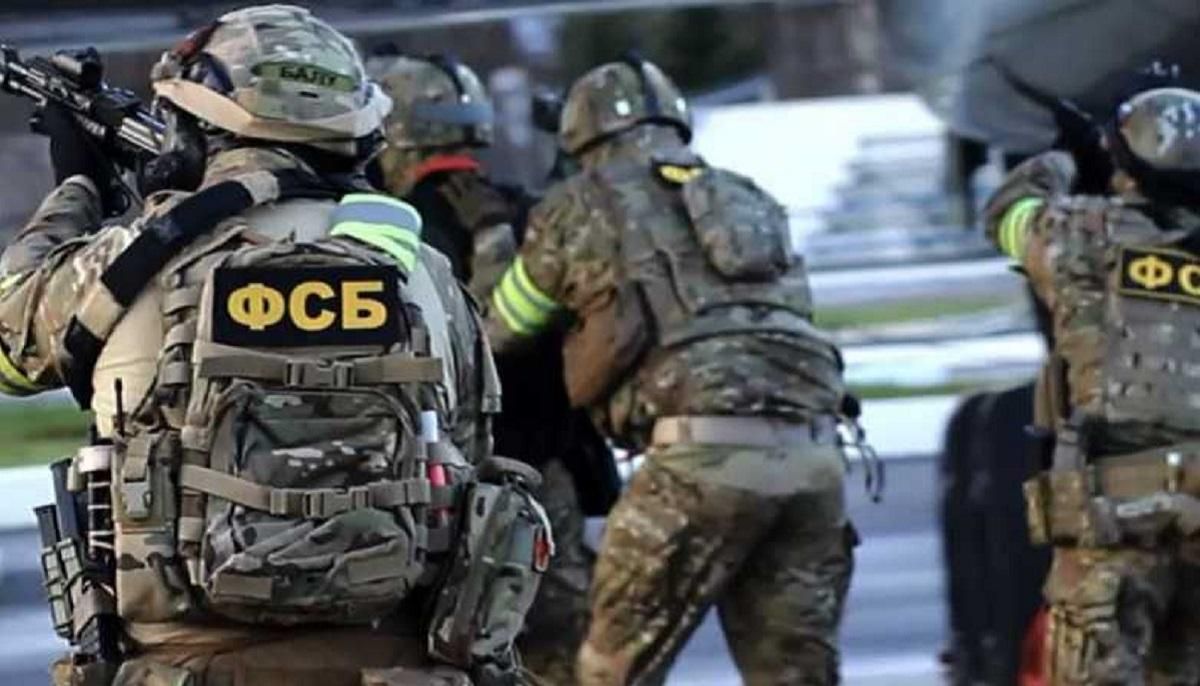 У ФСБ заявили, що затримали українця, який з документами перепливав затоку в Крим