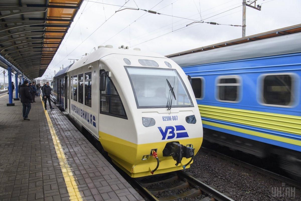 Укрзализныця возобновляет движение еще 50 поездов: где