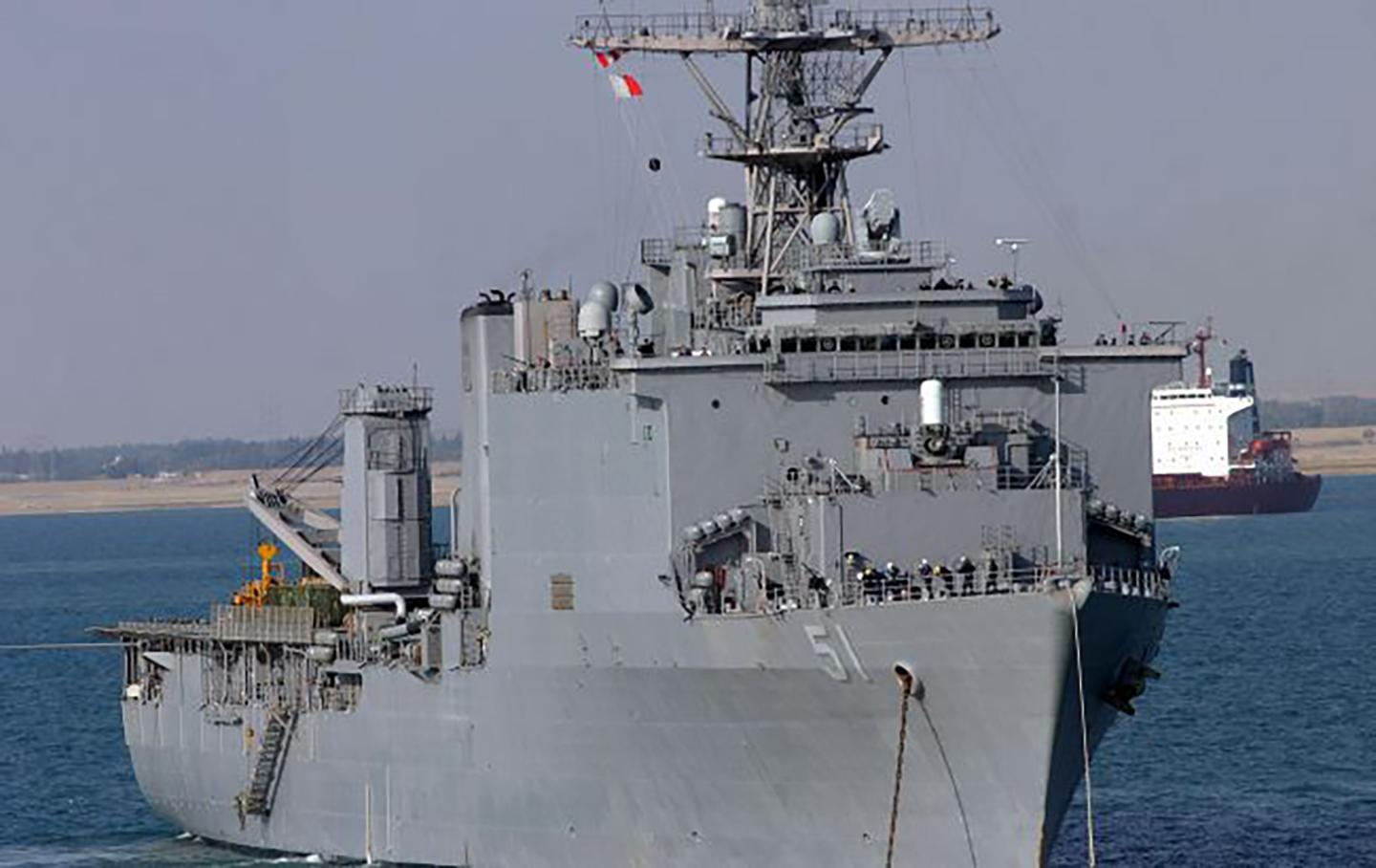 Військовий корабель США Oak Hill увійшов у Чорне море – фото
