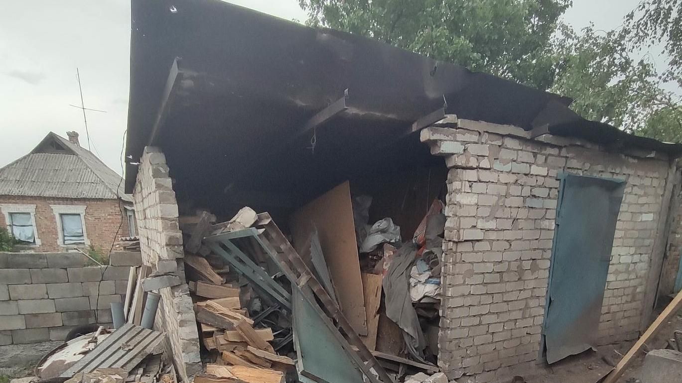 Боевики в очередной раз цинично обстреляли Авдеевку: фото ужасных последствий удара Боевики в очередной раз цинично обстреляли Авдеевку: фото ужасных последствий удара