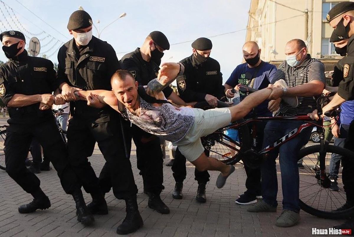 Протесты в Минске и городах Беларуси 19 июня 2020: видео, фото Протесты в Минске и городах Беларуси 19 июня 2020: видео, фото