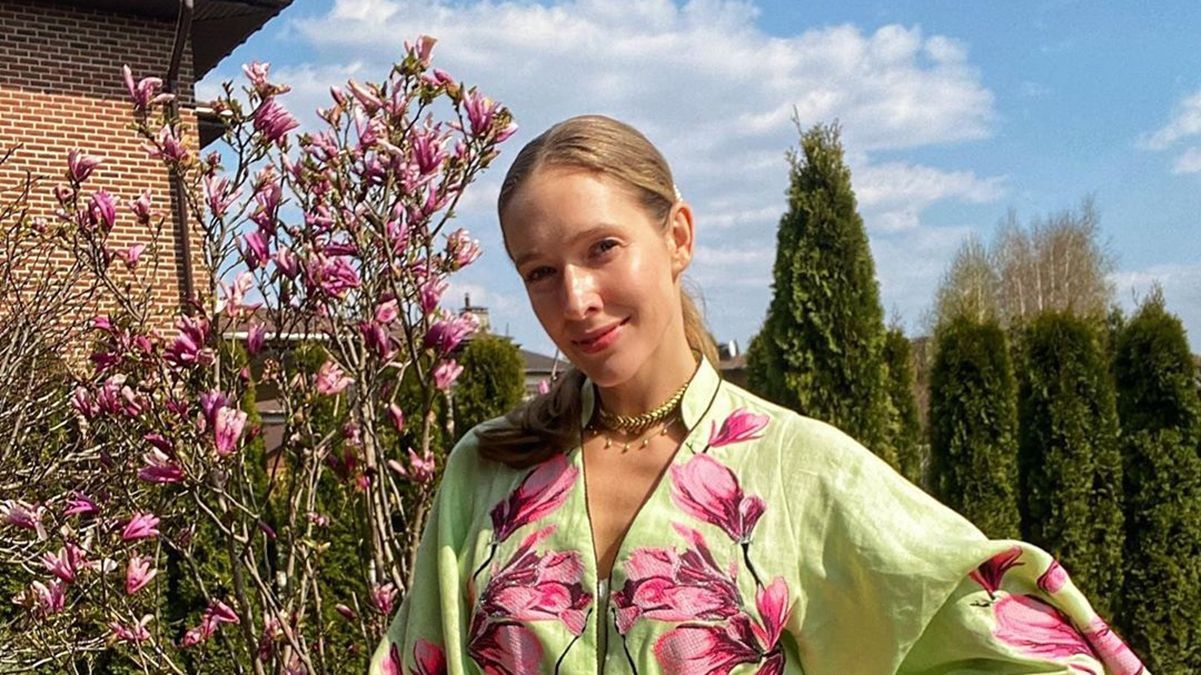 В полосатом костюме: Катя Осадчая умилила летним образом