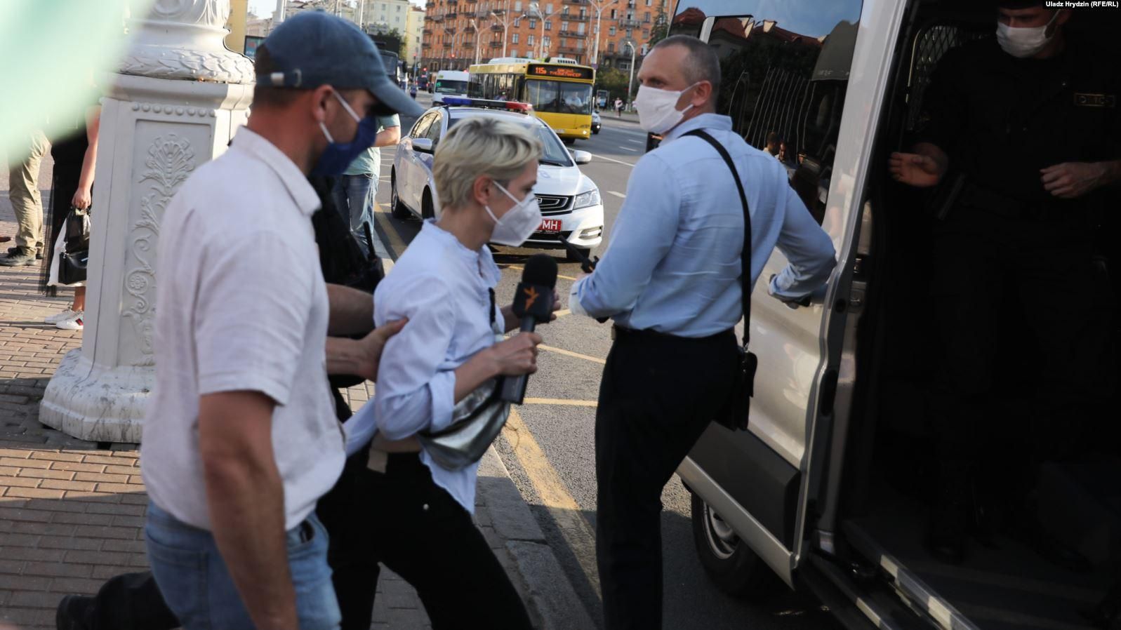 В Беларуси ОМОН задерживал журналистов, которые были в прямом эфире на акциях протеста: видео В Беларуси ОМОН задерживал журналистов, которые были в прямом эфире на акциях протеста: видео