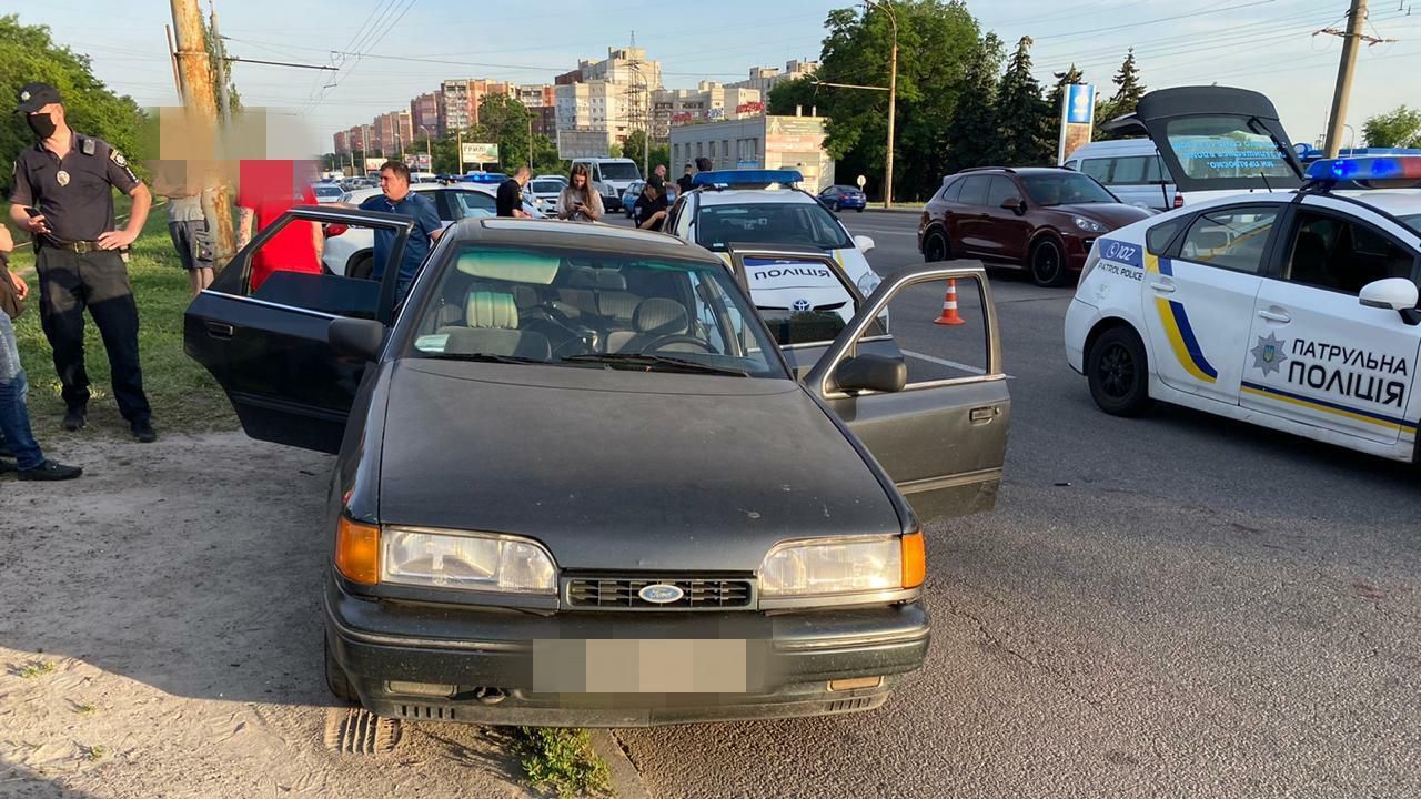 Вбивство поліцейського у Дніпрі: чому правоохоронці одразу не одягли на зловмисника кайданки Вбивство поліцейського у Дніпрі: чому правоохоронці одразу не одягли на зловмисника кайданки