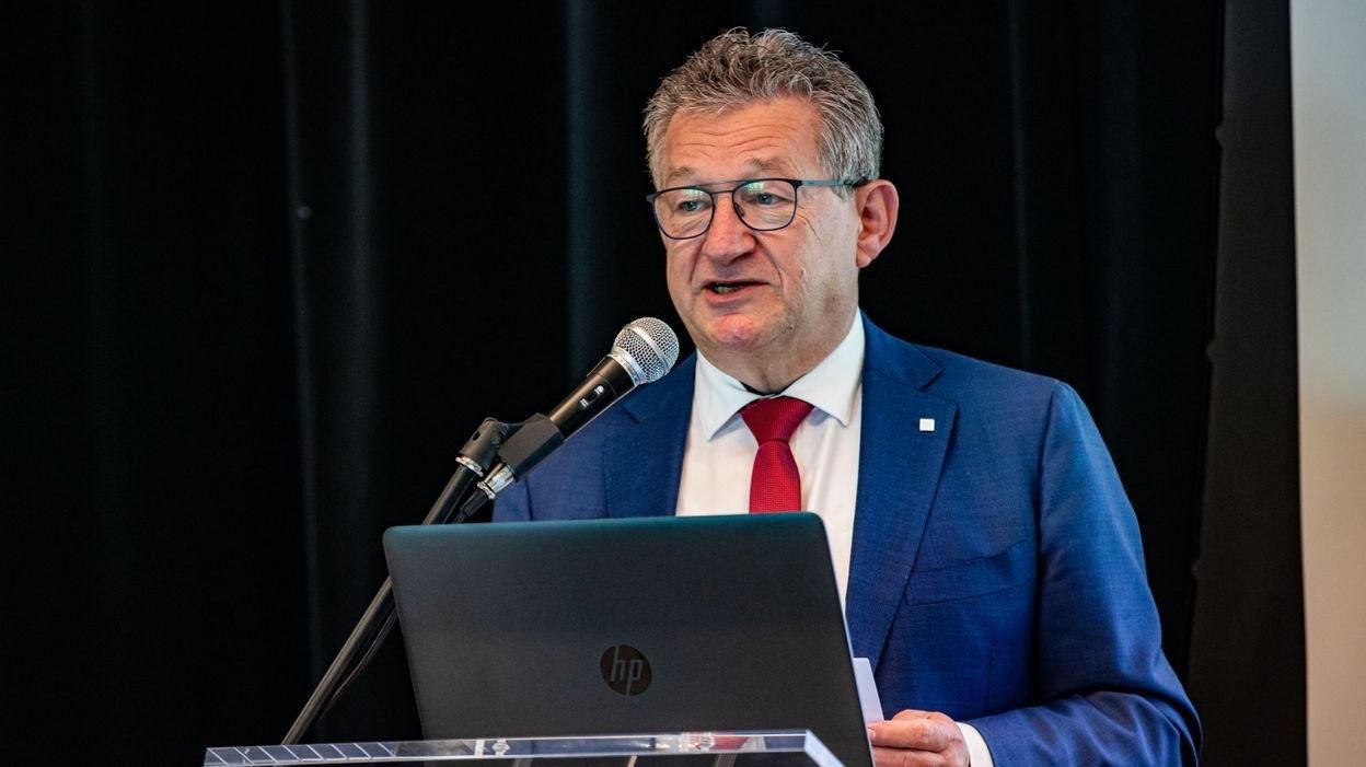 В Бельгии с ножом напали на бургомистра города Брюгге В Бельгии с ножом напали на бургомистра города Брюгге