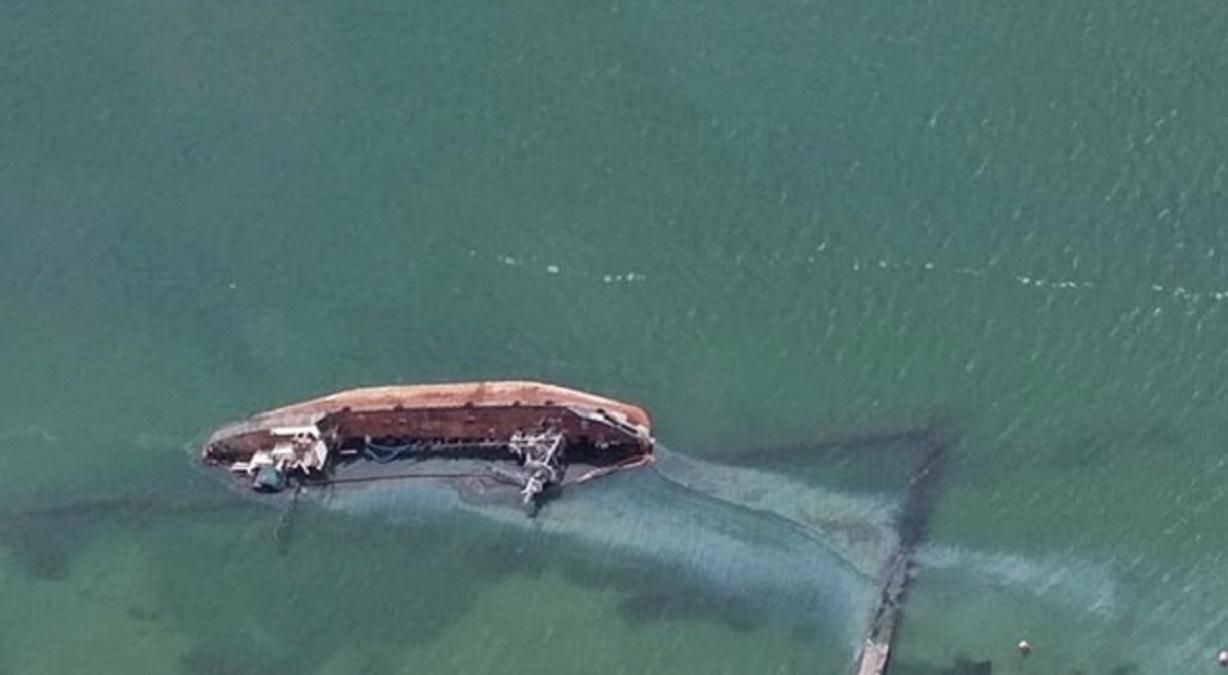 З танкера Делфі в Одесі вилилося паливо 21 червня 2020: фото З танкера Делфі в Одесі вилилося паливо 21 червня 2020: фото