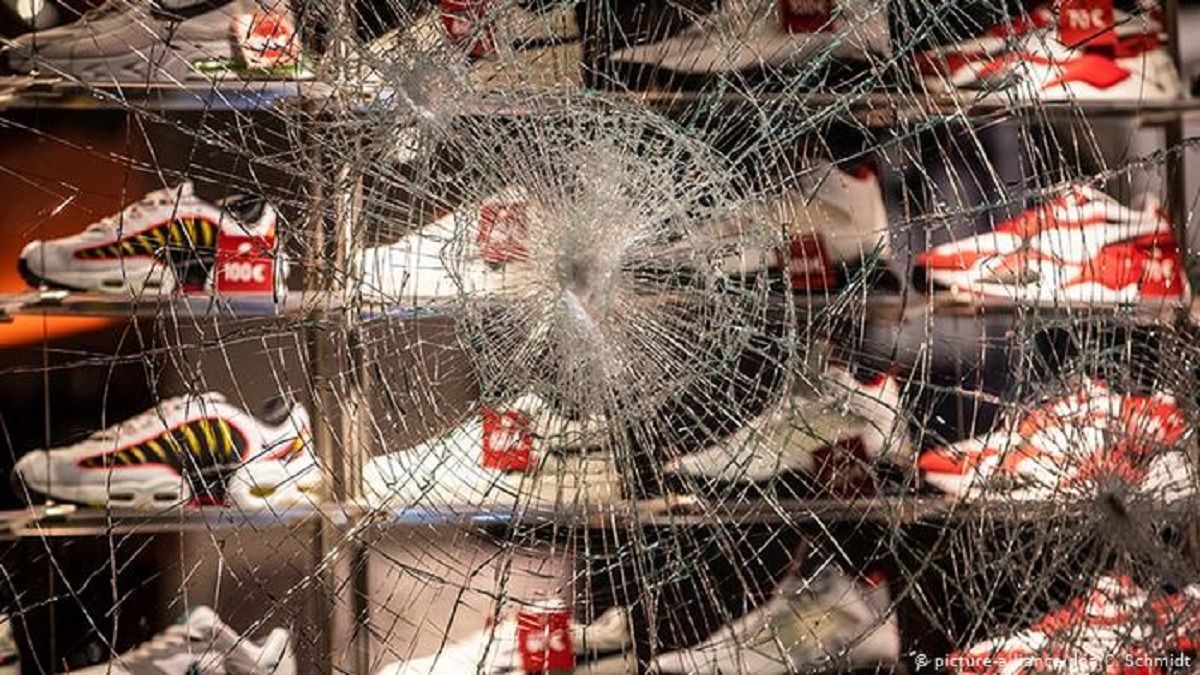 Заворушення у Штутгарті 21 червня 2020: деталі, фото, відео Заворушення у Штутгарті 21 червня 2020: деталі, фото, відео