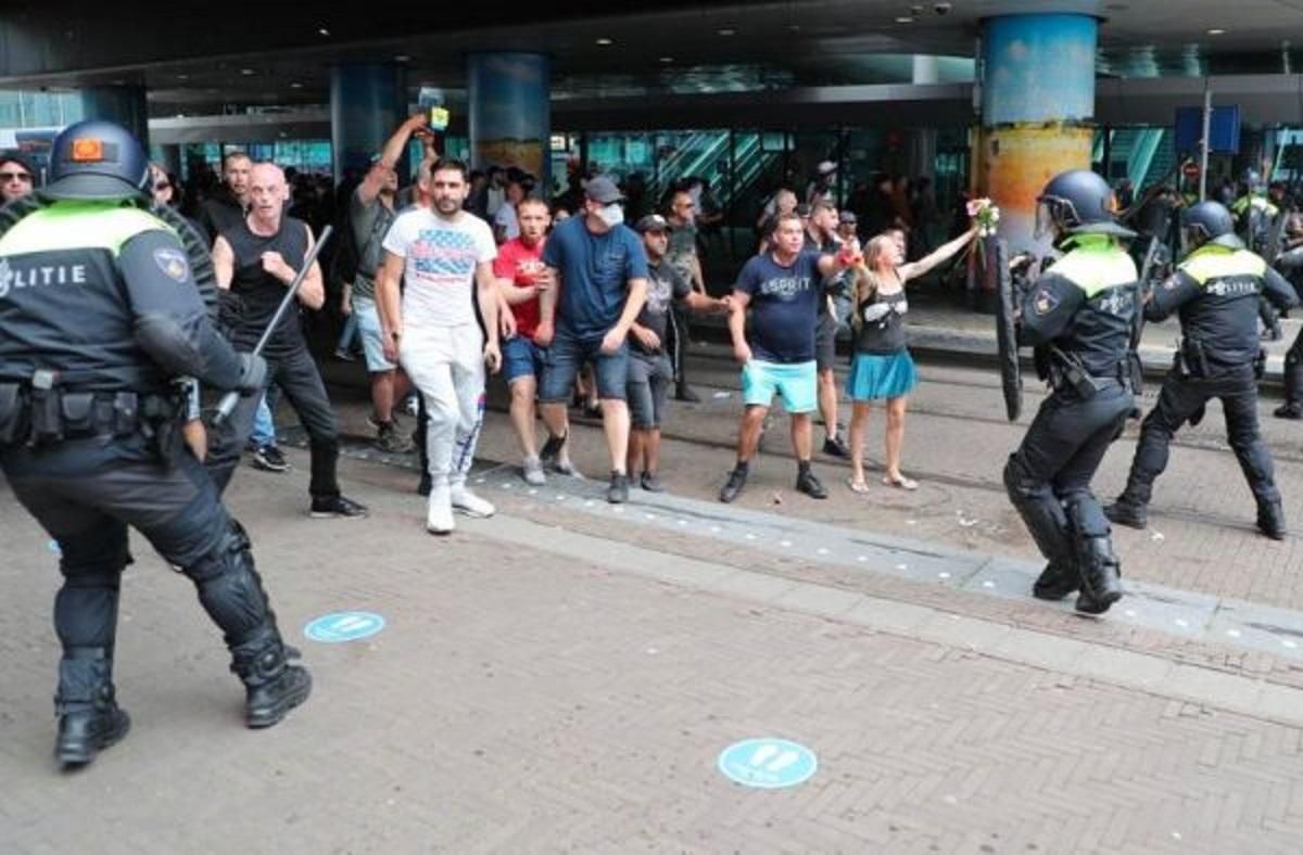 Антикарантинні протести в Гаазі: фото, відео, сутички з поліцією