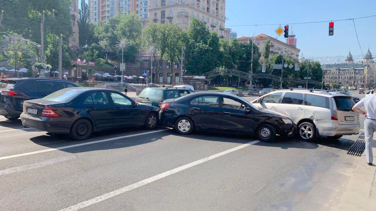 ДТП в Киеве 22 июня 2020 на Крещатике: где перекрыли движение в центре ДТП в Киеве 22 июня 2020 на Крещатике: где перекрыли движение в центре